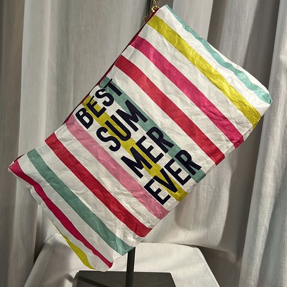 Slant rainbow stripes Tyvek travel bag with wristlet detachable clasp - NWT - Picture 4 of 11